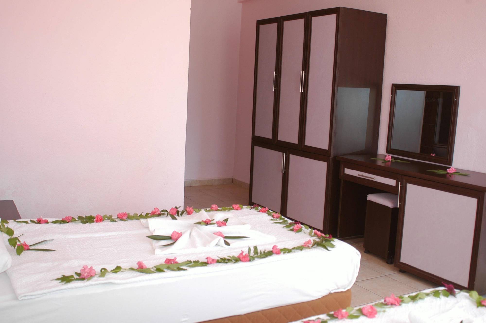 Tolay Hotel Олудениз Екстериор снимка